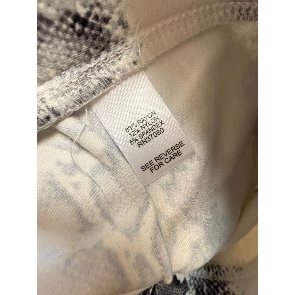 Versona Stirrup Pants Women Small Grey White Snakeskin Like New Animal Print - Picture 4 of 6